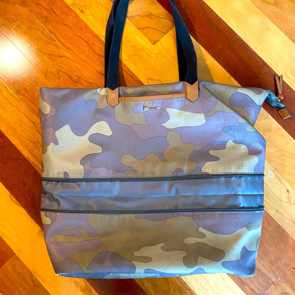 Stella and dot Camo Bag